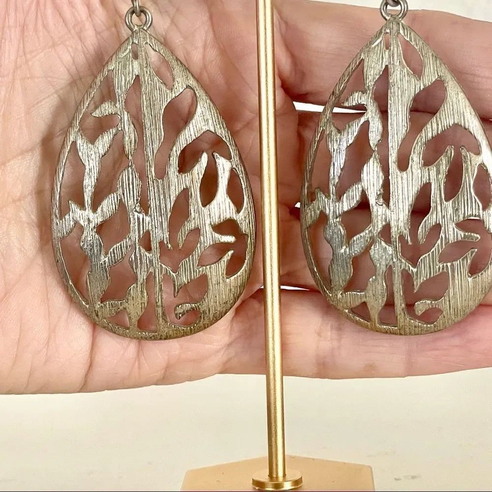 Large teardrop dangle earrings - Picture 2 of 8
